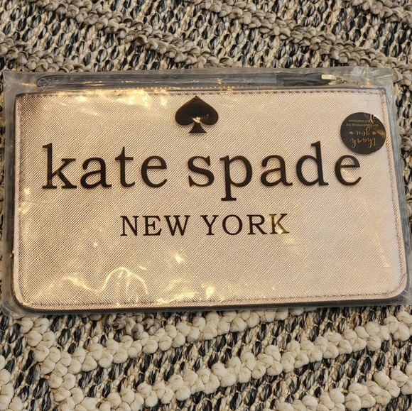 Kate Spade NWT Rose Gold Metallic Large Wristlet 🎉Host Pick🎉 - Picture 3 of 11